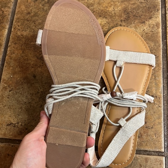 Old navy lace up sandals - size 7 - Picture 2 of 2